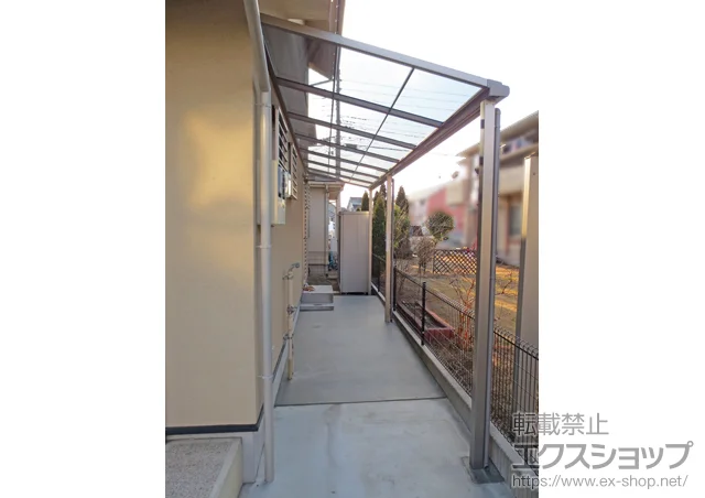 埼玉県坂戸市のLIXIL リクシル(トステム)のテラス屋根 ライザーテラスII F型 テラスタイプ 連棟 積雪〜20cm対応 施工例