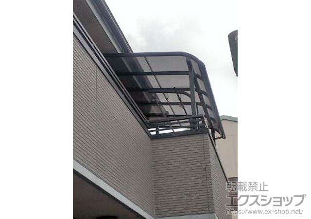 埼玉県三郷市のLIXIL リクシル（トステム）のバルコニー・ベランダ屋根 パワーアルファ RB型 屋根タイプ 単体 積雪〜30cm対応 施工例