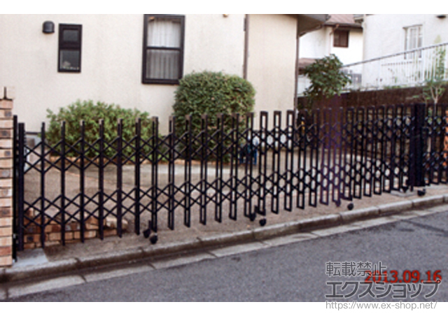 神奈川県川崎市ののカーゲート トリップゲート イノーバS ノンレール 両開き親子(13S+54M) 施工例