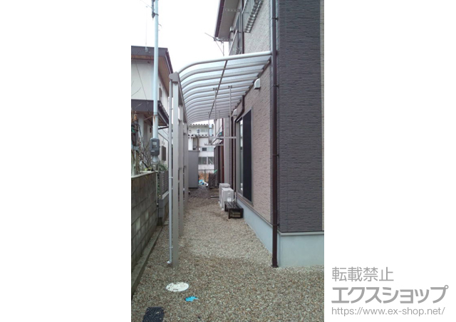 兵庫県豊岡市ののテラス屋根 ヴェクターテラス R型 1500 テラスタイプ 連棟 積雪〜50cm対応+ヴェクター 前面パネル1段+吊り下げ物干し ロング 2本入 施工例