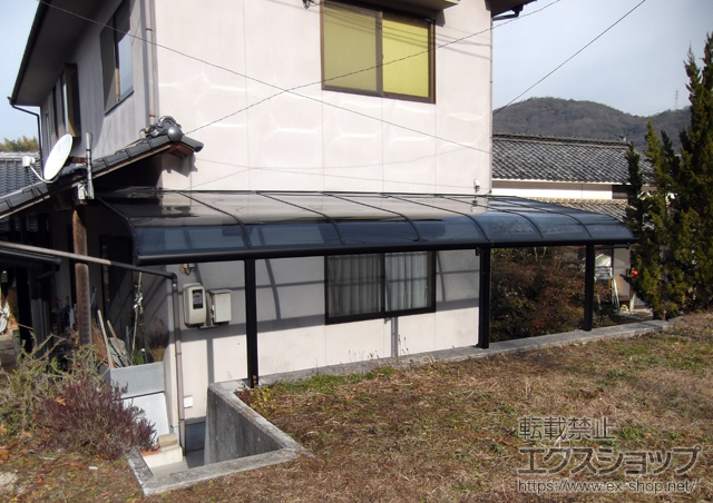 岡山県笠岡市のLIXIL リクシル（トステム）のテラス屋根 ライザーテラスII R型 テラスタイプ 連棟 積雪〜20cm対応 施工例