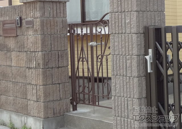 東京都東久留米市のの門扉 アプローチ ルナ CL型 親子開き 吊元門柱使用 施工例