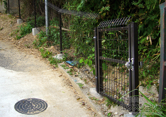 奈良県生駒郡三郷町のの門扉 メッシュフェンスG10門扉 片開き 施工例