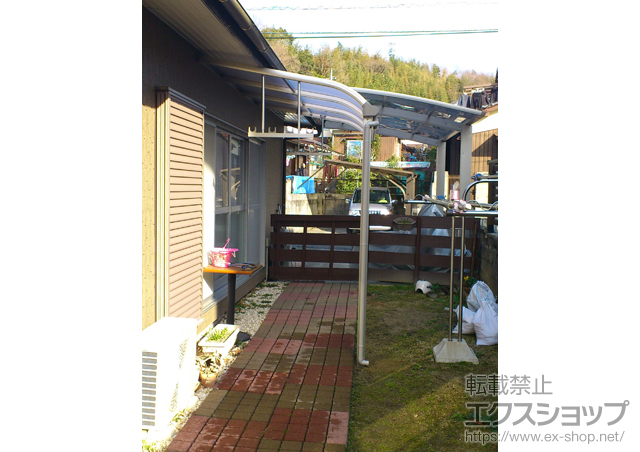 山口県下松市ののテラス屋根 プレシオステラス R型 テラスタイプ 単体 積雪〜20cm対応＋吊り下げ物干し 標準 2本入 施工例