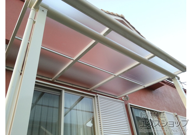 神奈川県横須賀市ののテラス屋根 ヴェクターテラス F型 テラスタイプ 単体 積雪〜20cm対応+ライザーテラス用　吊下げ式物干し　標準2本入り 施工例