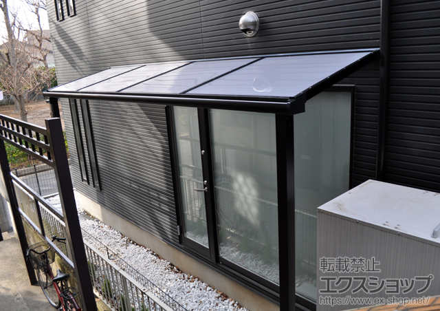 埼玉県草加市のLIXIL リクシル（トステム）のテラス屋根 ライザーテラスII F型 テラスタイプ 単体 積雪〜20cm対応 施工例