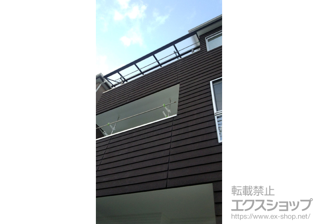 兵庫県伊丹市のLIXIL リクシル（トステム）のバルコニー・ベランダ屋根 ライザーテラスII F型 屋根タイプ 単体 積雪〜20cm対応＋吊り下げ式物干し ワイド 2本入 施工例