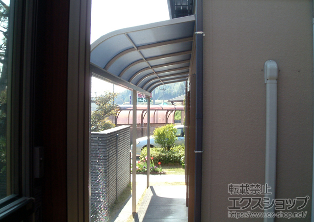 兵庫県三木市のLIXIL リクシル（トステム）のテラス屋根 ライザーテラスII R型 テラスタイプ 連棟 積雪〜20cm対応 施工例