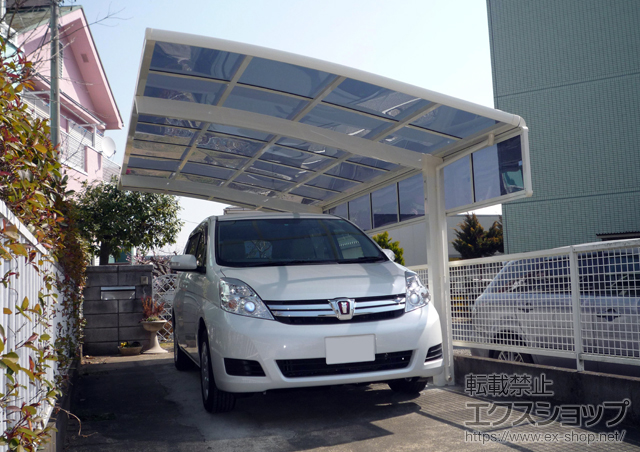 東京都八王子市のLIXIL リクシル（トステム）のカーポート カーブポートシグマIII 積雪〜20cm対応＋カーブポートシグマIII サイドパネル 施工例