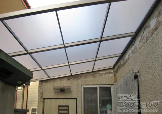 東京都狛江市のLIXIL リクシル（トステム）のテラス屋根 ライザーテラスII F型 テラスタイプ 単体 積雪～20cm対応 施工例