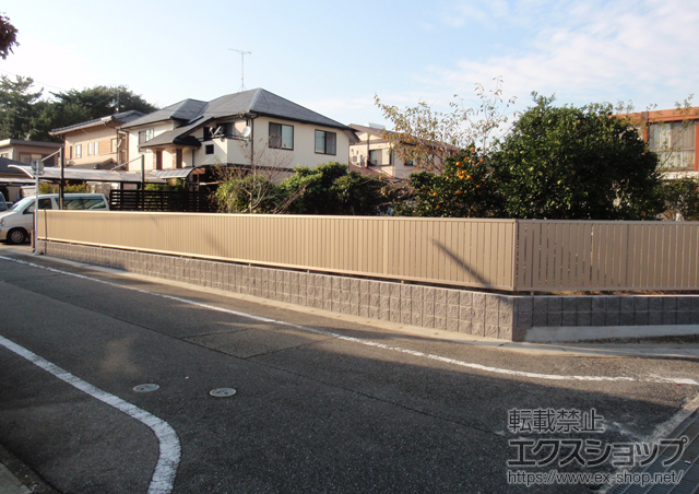 福岡県春日市のLIXIL リクシル(新日軽)のフェンス・柵 セレビューフェンスR4型 自在柱式 施工例