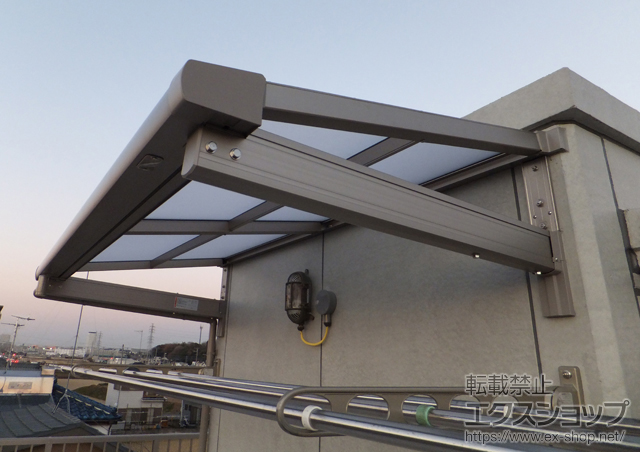 神奈川県海老名市のLIXIL リクシル（トステム）のバルコニー・ベランダ屋根 ライザーテラスII F型 ルーフタイプ 単体 積雪〜20cm対応 施工例