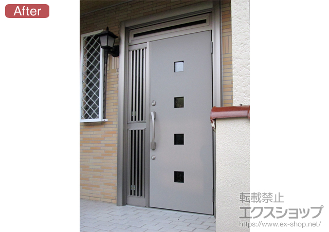 三重県員弁郡東員町のLIXIL リクシル（トステム）の玄関ドア リシェント100型  飾り付き片袖仕様 ランマ付き 施工例