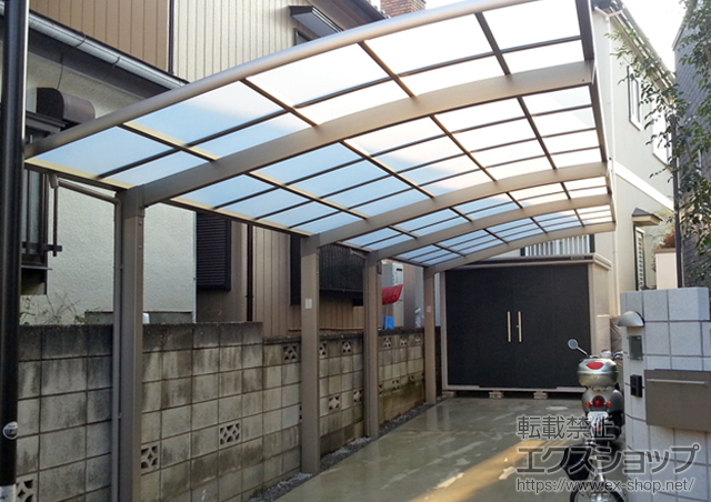 埼玉県さいたま市のLIXIL リクシル（トステム）のカーポート カーブポートシグマIII 縦連棟 積雪〜20cm対応 施工例