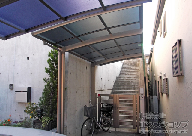 東京都府中市のLIXIL リクシル（トステム）のサイクルポート・駐輪場 カーブポートシグマIII ミニ 積雪~20cm対応 施工例