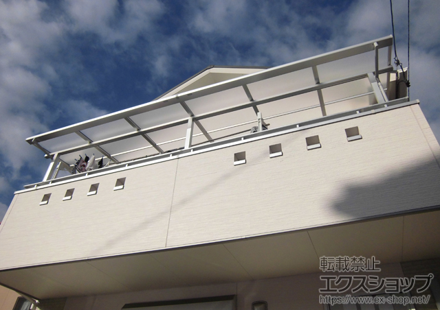 愛知県名古屋市のLIXIL リクシル（トステム）のバルコニー・ベランダ屋根 ライザーテラスII F型 屋根タイプ 連棟 積雪〜20cm対応 施工例