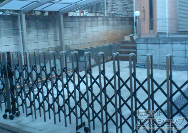 神奈川県相模原市ののバルコニー・ベランダ屋根 トリップゲート RC型 ノンレール 両開き親子 57WO（12S+45M） 施工例