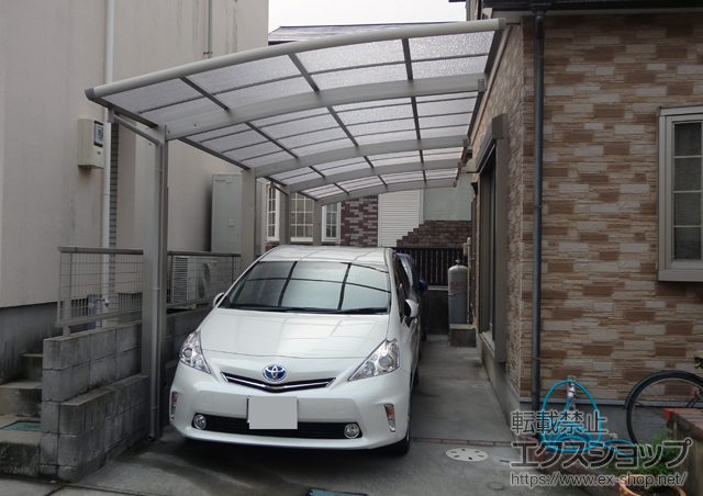 鹿児島県鹿児島市ののカーポート レイナポートグラン 縦連棟　積雪〜20cm対応＋着脱式サポート　標準・ハイルーフ用 施工例