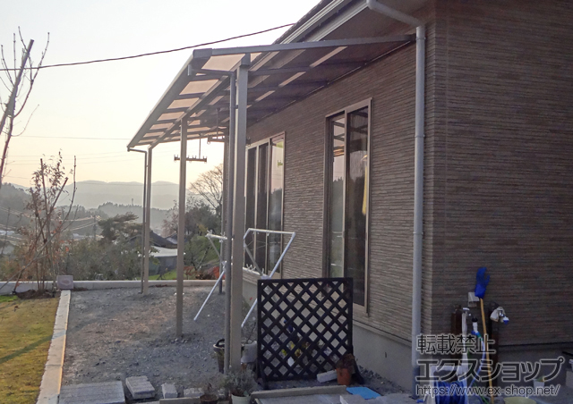 岩手県陸前高田市のLIXIL リクシル（トステム）のテラス屋根 ライザーテラスII F型 テラスタイプ 連棟 積雪〜20cm対応 施工例