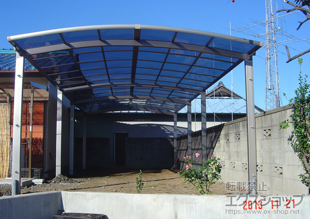 埼玉県比企郡滑川町のLIXIL リクシル（トステム）のカーポート カーブポートシグマIII ワイド 縦連棟 積雪〜20cm対応 施工例