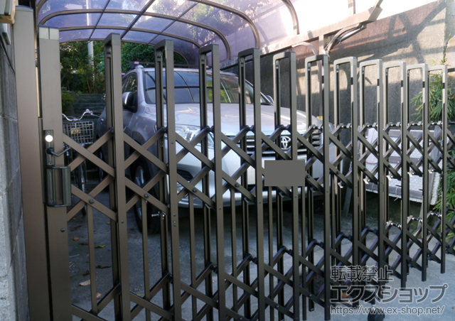 神奈川県藤沢市ののカーゲート トリップゲート ペットガード型 ノンレール 片開き 26S 施工例
