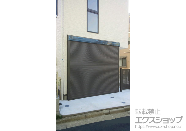 東京都練馬区のLIXIL リクシル（トステム）のガレージシャッター ガレージシャッタークワトロ 電動式 外部付タイプ 施工例