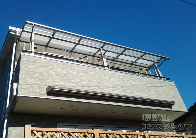 神奈川県横浜市のLIXIL リクシル（トステム）のバルコニー・ベランダ屋根 ライザーテラスII R型 屋根タイプ 連棟 積雪〜20cm対応 施工例
