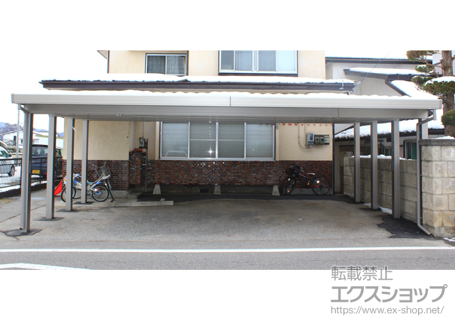 長野県大町市のLIXIL リクシル（トステム）のカーポート テリオスポートIII 3000 3台用 角柱8本仕様 積雪〜100cm対応 施工例