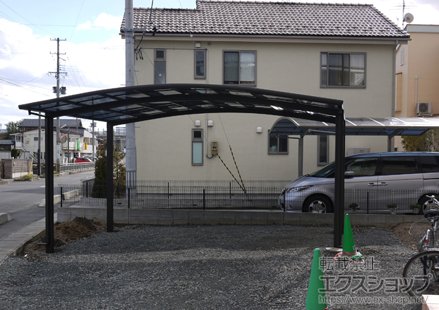 福島県郡山市のLIXIL リクシル（トステム）のカーポート カーブポートシグマIII ワイド 積雪〜20cm対応 施工例