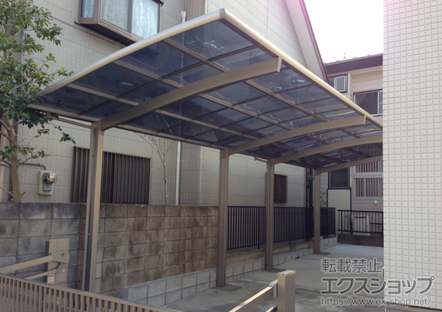 神奈川県藤沢市のLIXIL リクシル（トステム）のカーポート カーブポートシグマIII 縦連棟 積雪〜20cm対応 施工例