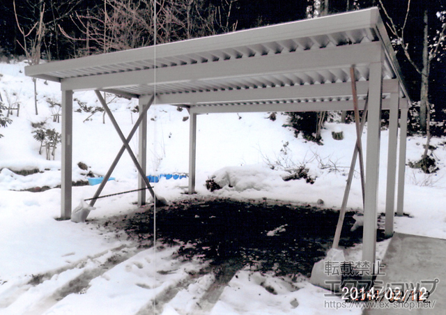 新潟県柏崎市のLIXIL リクシル（トステム）のカーポート テリオスポートIII 4500 2台用 角柱6本仕様 積雪〜150cm対応 施工例
