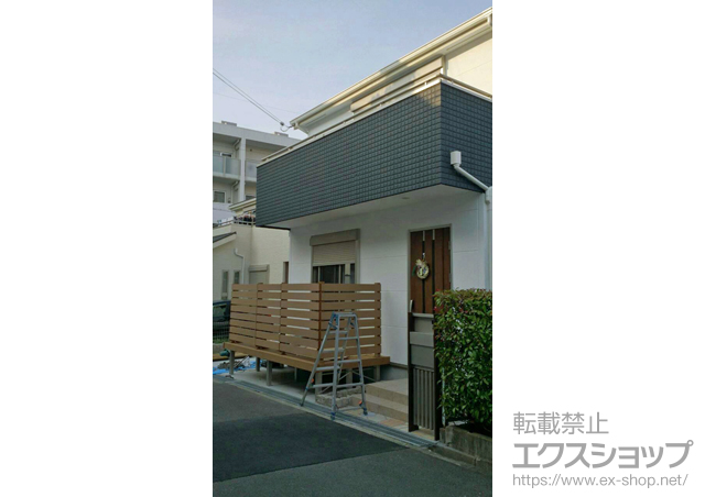 大阪府茨木市ののウッドデッキ リウッドデッキ 200＋リウッドデッキフェンス3型＜横スリット＞ 施工例