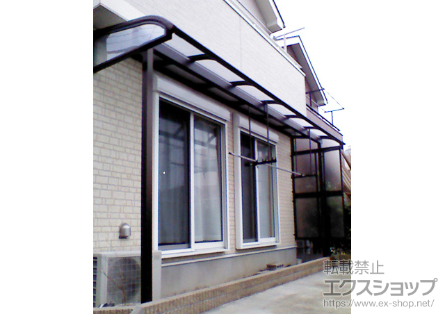 東京都足立区ののテラス屋根 ヴェクターテラス R型 テラスタイプ 単体 積雪〜20cm対応+側面パネル+屋根妻パネル 柱奥行移動タイプ R型用 施工例