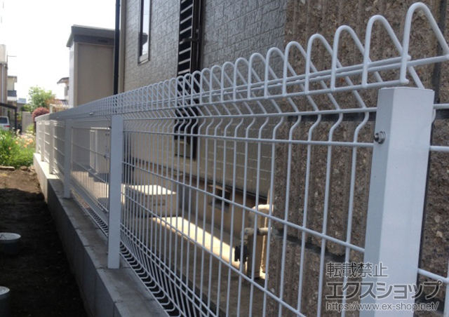 栃木県小山市ののフェンス・柵 メッシュフェンスG10-R　フリー支柱タイプ 施工例