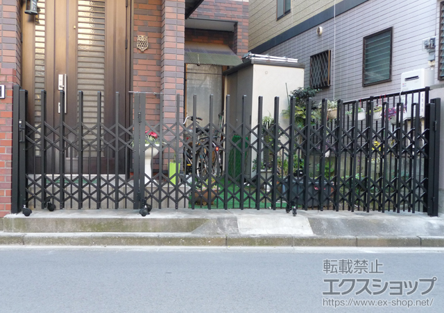 千葉県船橋市ののカーゲート トリップゲート ペットガード型 ノンレール 片開き親子 45DO（12S 施工例