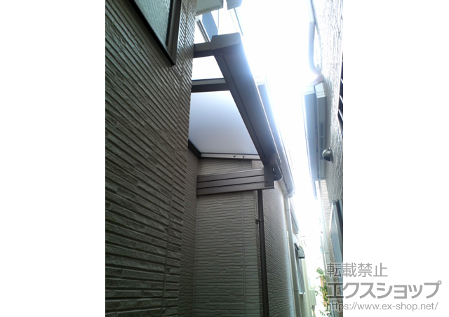 大阪府茨木市のLIXIL リクシル（トステム）のバルコニー・ベランダ屋根 ライザーテラスII F型 ルーフタイプ 単体 積雪〜20cm対応 ※両袖納まり 施工例