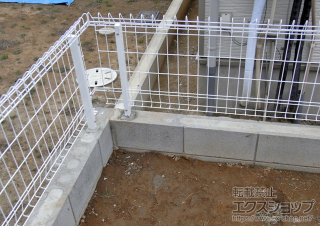 茨城県古河市ののフェンス・柵 メッシュフェンスG10-R　フリー支柱タイプ 施工例