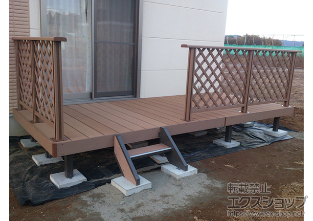 茨城県つくば市のLIXIL リクシル（トステム）のウッドデッキ リコステージII＋リコステージII用デッキフェンス＋ リコステージII用ステップ1段 施工例