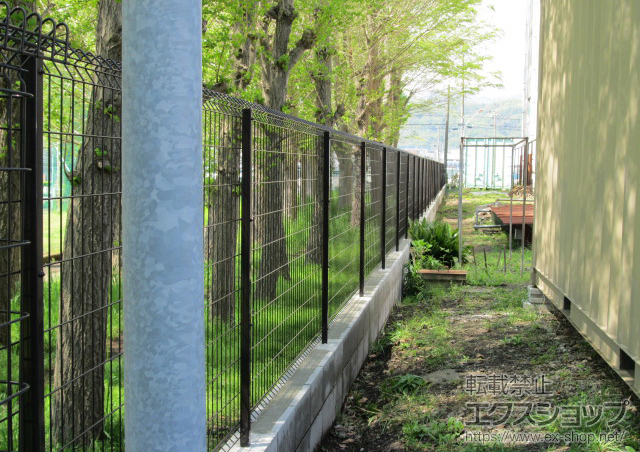 神奈川県愛甲郡愛川町ののフェンス・柵 イーネットフェンス1F型 自由柱タイプ 施工例
