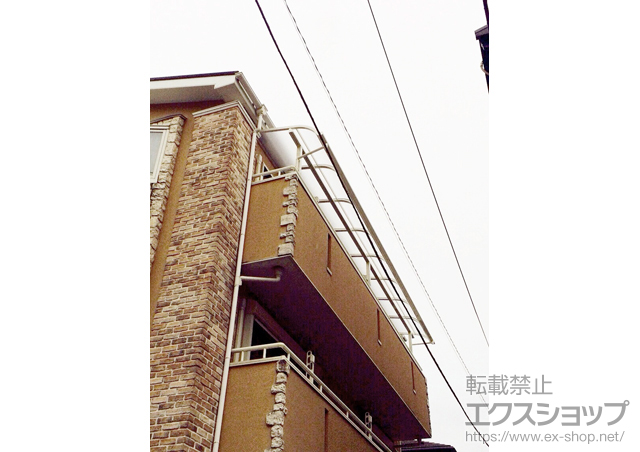 東京都葛飾区のLIXIL リクシル（トステム）のバルコニー・ベランダ屋根 ライザーテラスII R型 屋根タイプ 連棟 積雪〜20cm対応 施工例