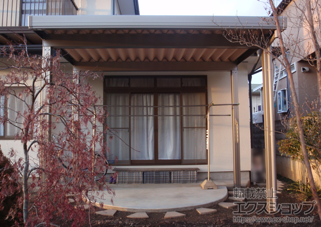 長野県須坂市のLIXIL リクシル（トステム）のカーポート テリオスポートIII 3000 小屋根タイプ 角柱4本仕様 積雪〜100cm対応＋柱付け物干し 標準 2本入 施工例