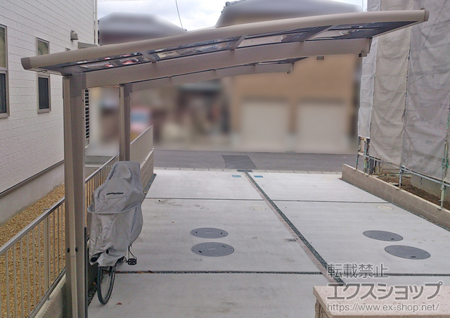 三重県鈴鹿市のLIXIL リクシル（トステム）のカーポート カーブポートシグマIII 積雪〜20cm対応＋カーブポートシグマIII着脱式サポート(補助柱) 施工例