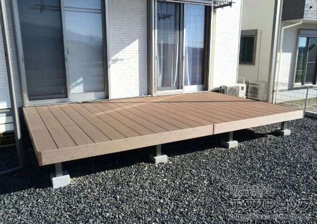 滋賀県大津市のLIXIL リクシル（トステム）のウッドデッキ レストステージ 幕板納まり 施工例