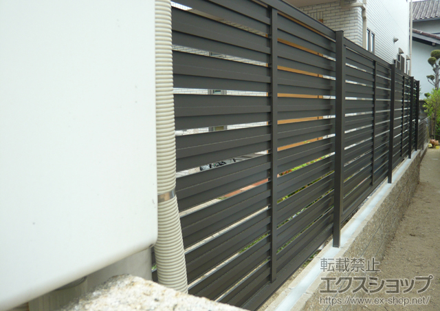 大阪府枚方市のLIXIL リクシル(新日軽)のフェンス・柵 セレビューフェンスR3型 自在柱式 施工例