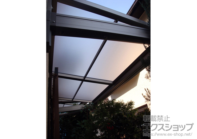 大阪府箕面市のLIXIL リクシル（トステム）のバルコニー・ベランダ屋根 ライザーテラスII F型 ルーフタイプ 単体 積雪〜20cm対応 施工例