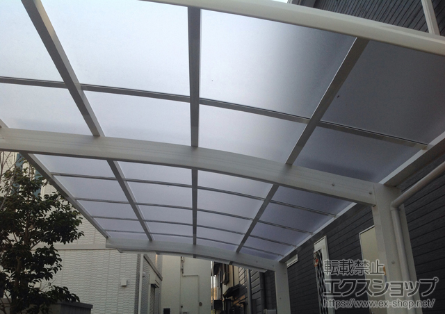 埼玉県三郷市ののカーポート レイナポートグラン　積雪〜20cm対応+レイナポートグラン用 柱ガード(小) 2枚入 施工例