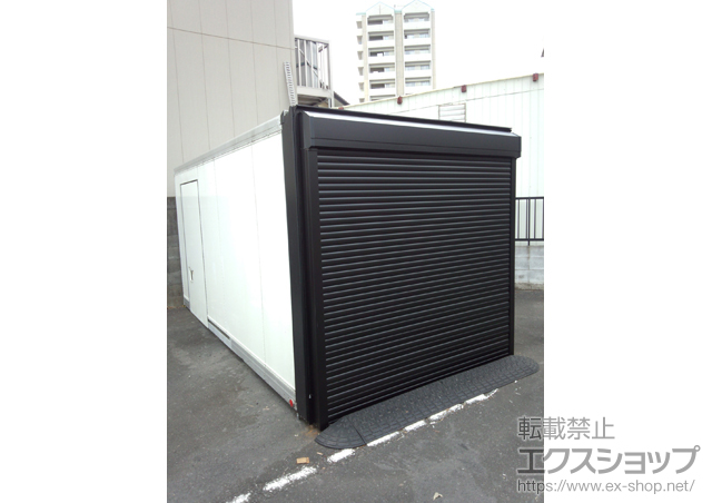 茨城県日立市のLIXIL リクシル（トステム）のガレージシャッター ガレージシャッタークワトロ 電動式 外部付タイプ 施工例