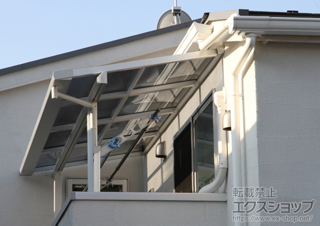 神奈川県横浜市のLIXIL リクシル（トステム）のバルコニー・ベランダ屋根 ライザーテラスII F型 屋根タイプ 単体 積雪〜20cm対応 施工例
