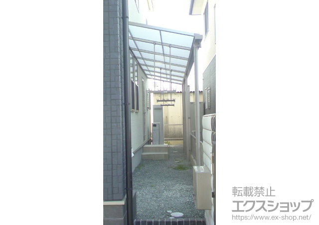 兵庫県加古川市のLIXIL リクシル（トステム）のテラス屋根 ライザーテラスII F型 テラスタイプ 連棟 積雪〜20cm対応＋前面スクリーン 2段仕様＋吊り下げ式物干し 標準 3本入 施工例