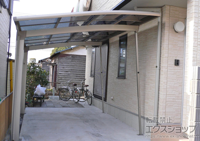 神奈川県相模原市のLIXIL リクシル（トステム）のカーポート カーブポートシグマIII 積雪〜20cm対応+母屋補強材+屋根材ホルダー+着脱式サポート柱　ロング柱23用　1本入 施工例